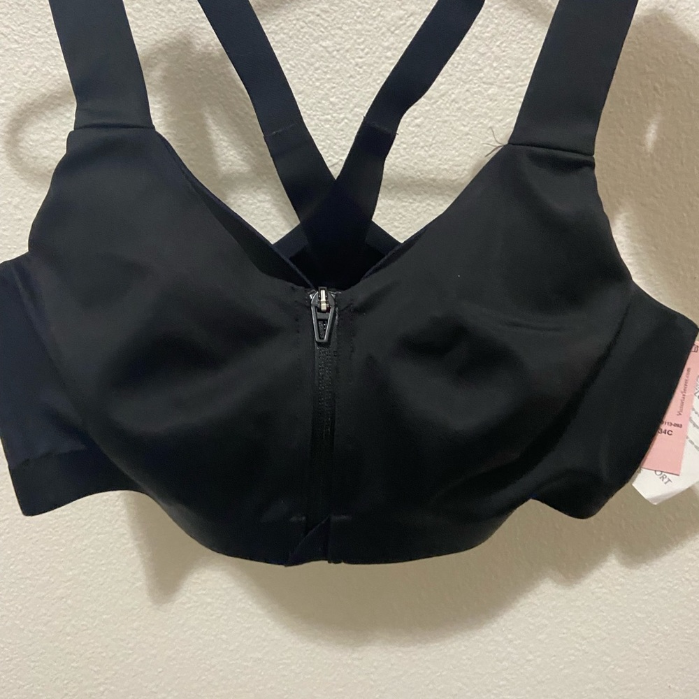 Victoria’s Secret Knockout Front Zip Sports Bra